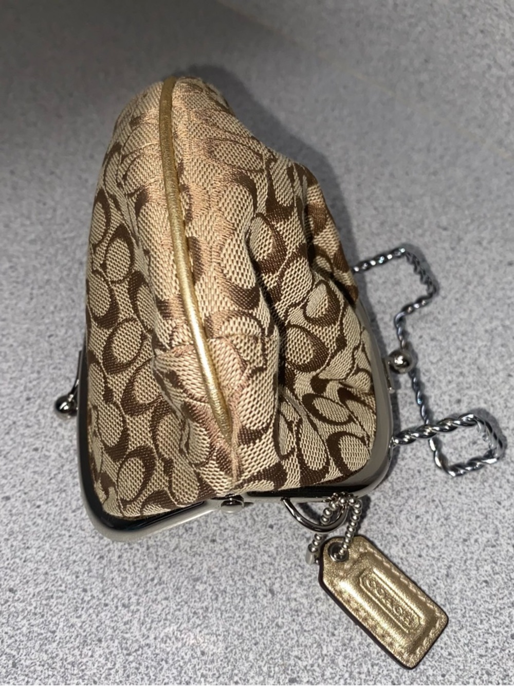 Coach Vintage Brown/Tan Kisslock Coin Purse Signature C Clasp Closure NWOT - Picture 10 of 13